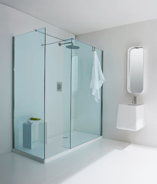 Mampara de ducha con vidrio ShowerGuard — transparencia permanente