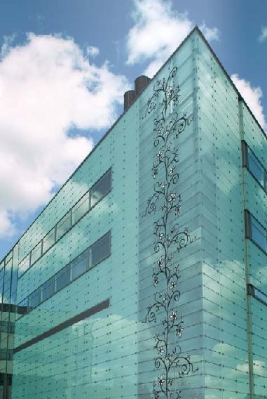 Edificio con vidrio impreso ColorJET